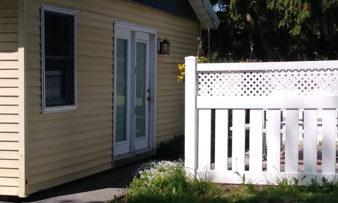 Skaneateles Cottage | Private, quiet, cozy, 2 miles from lake village.