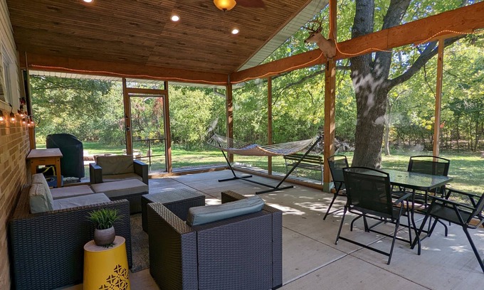 Addison House | Private & quiet 🌲 O'Hare 8mi ✈️ D/T Chicago 22mi 🏙️