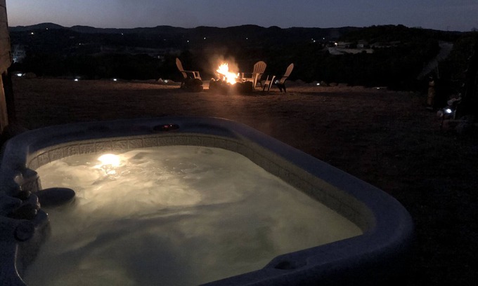 Pipe Creek House | Private | Quiet | Pet Friendly | Hot Tub | Bandera Texas