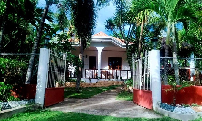 Basdiot House | Private quite bungalow-5 min walk to ocean & restaurants