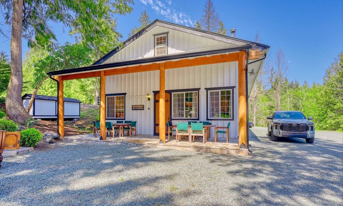 Anacortes Apartment | Private Ranch 2BR Cabin Retreat, Sleeps 9