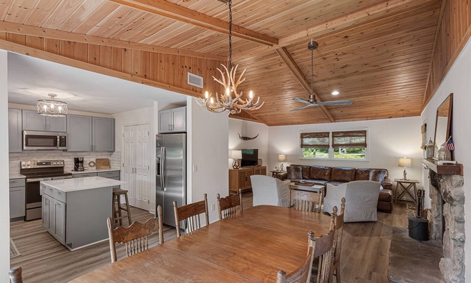 Highlands Hills House | Private Renovated home 1.5 Miles to downtown Highlands!