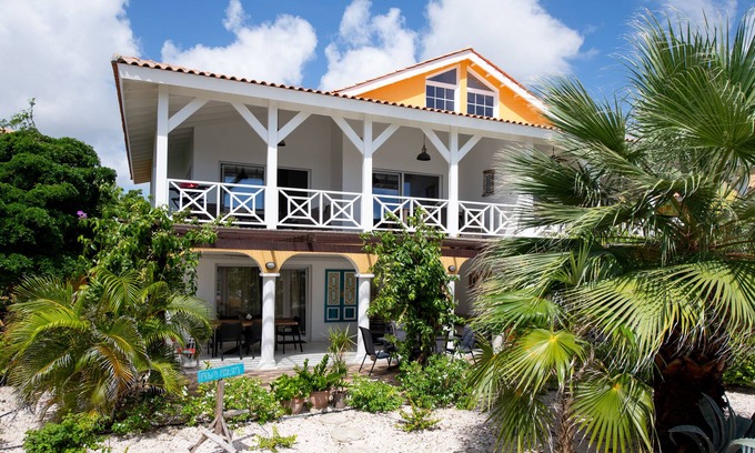 Jan Thiel Apartment | Private Resort located at the Spanish Water near Jan Thiel Culinary Beach.