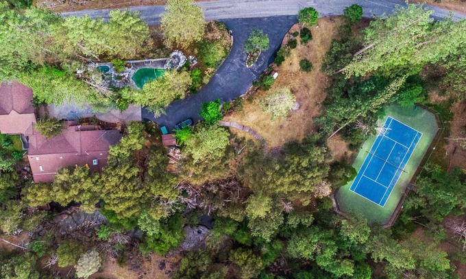 Oakhurst House | PRIVATE RESORT STYLE RIVERFRONT ESTATE W/TENNIS COURT, POOL, SPA, WATERFALLS.