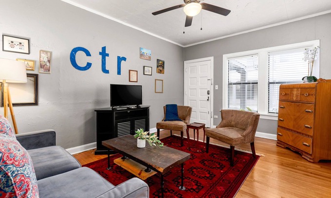 Midtown Apartment | Private Restored Corner Apartment