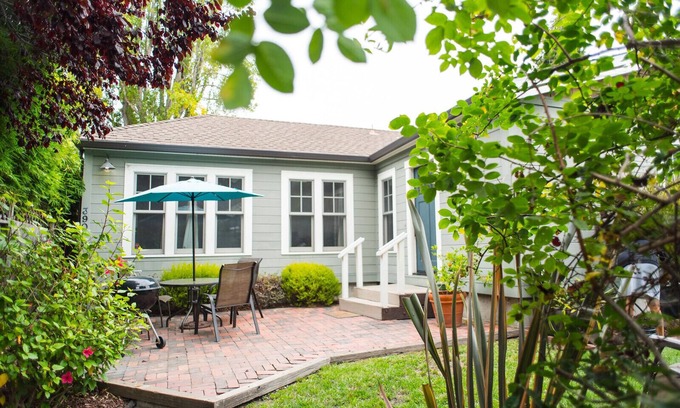 Upper Telegraph House | Private retreat in the heart of Rockridge. Go to everything!