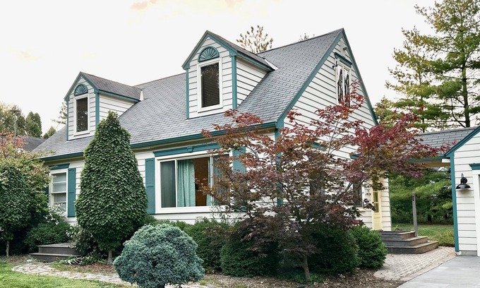 Madison House | Private Retreat near Lake Mendota, Patio, Steam Shower.