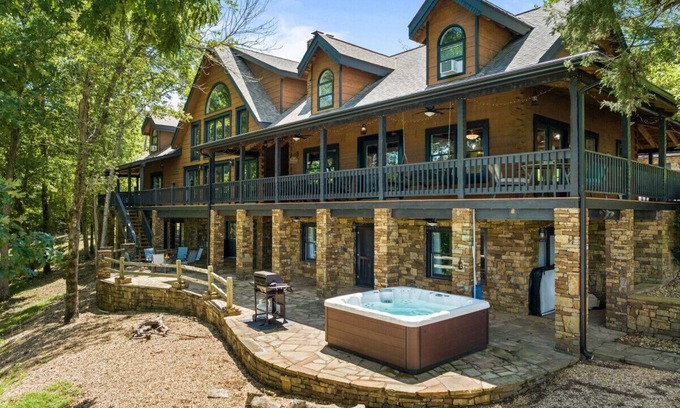 Saddlebrooke House | Private Retreat with Majestic Views - Just 15 Minutes from Branson