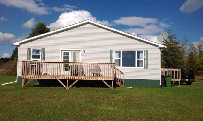 Tyne Valley Cottage | Private, Riverfront, Comfortable