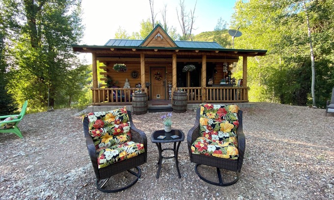 Kamas Cabin | Private Riverfront Hygge Cabin