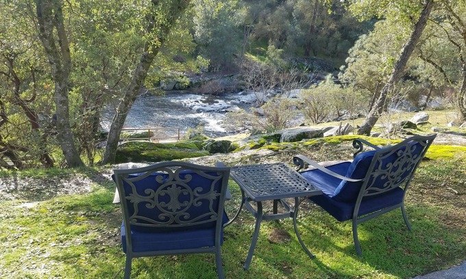 Yosemite Lakes House | Private Riverview Getaway /w Hot Tub