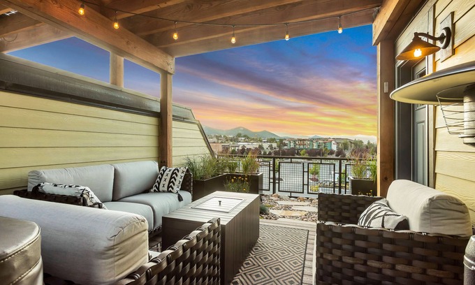 Kimball Junction House | Private Rooftop Hot Tub Views Bumper Pool Table, High-Speed WiFi & Fireplace