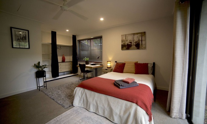 Bangalow House | Private room and ensuite