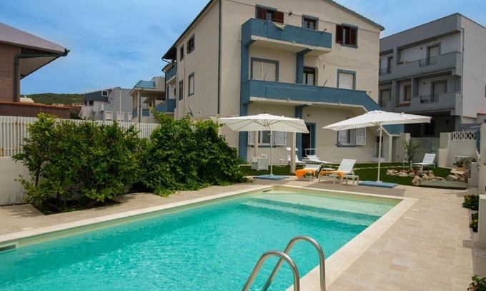 Lu Bagnu House | Private room and pool in the beach free wi-fi