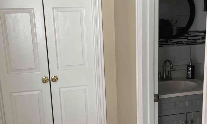 Valley Ranch House | Private room and private bathroom