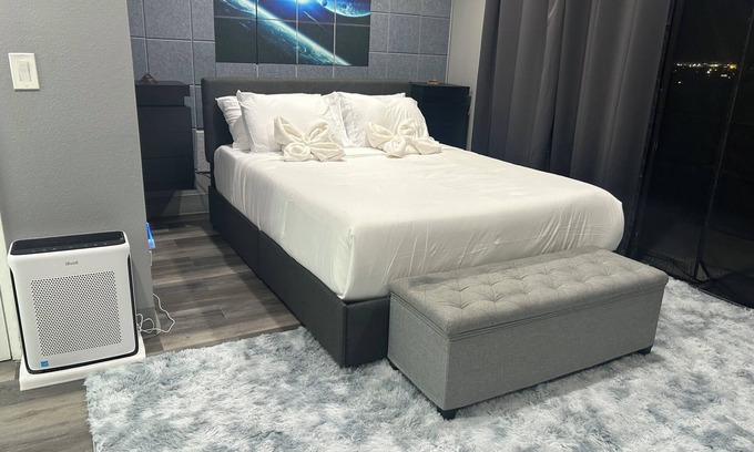 Harbor Condo | Private Room + Bath 30+ Nights Signal Hill