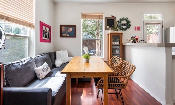 Bethany House | Private Room&Bath FIRE PIT Cozy* Pet Coffee!