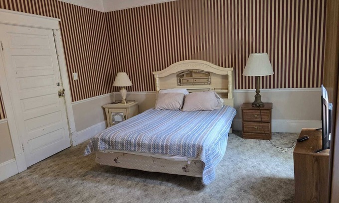 Rocky Mount Apartment | Private Room for Rent at the Historic Villa Place
