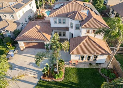 Tulare House | Private Room in a 3 Bedroom home in Tulare CA