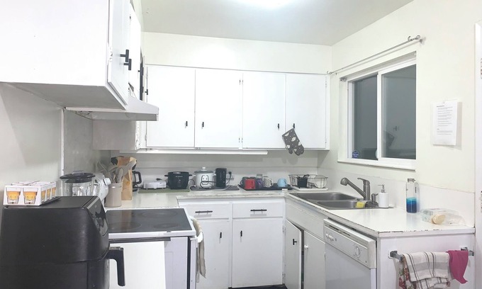 Burnaby House | Private room in burnaby