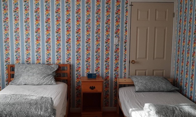 Etobicoke House | Private room in etobicoke , private entrance , private washroom