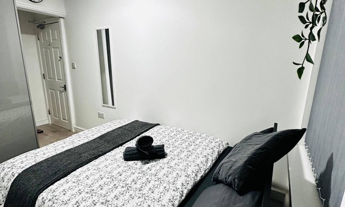 Rusholme House | Private Room in Quiet Residential Area