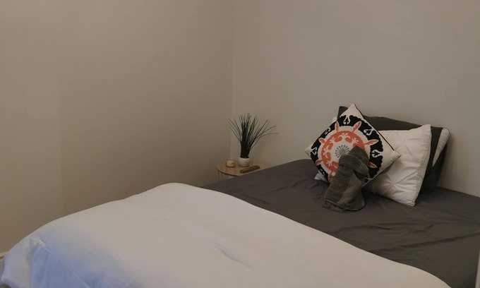 Hamilton Apartment | Private room in shared guest only home