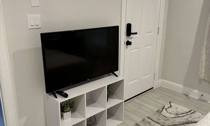 South Main House | Private room near med center,NRG