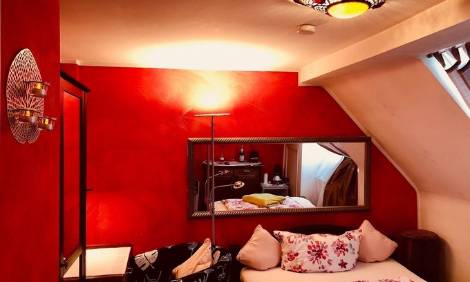 Vilich House | Private Room on 2nd Floor for Business, Study & Training-300MBit,SmartTV