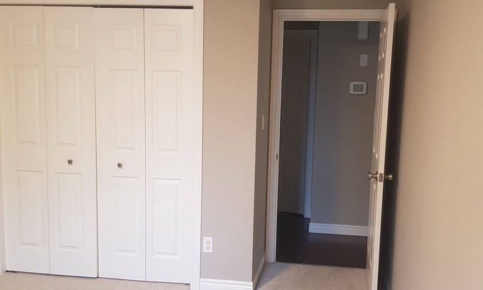 Woodslee House | Private Room Queen Bed All Essentials Safe/Quiet