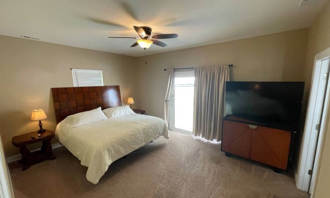 Pilot Mountain House | Private Room