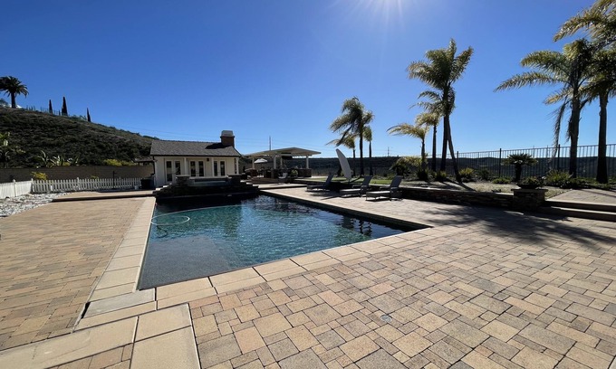 San Diego House | Private room with beautiful yard