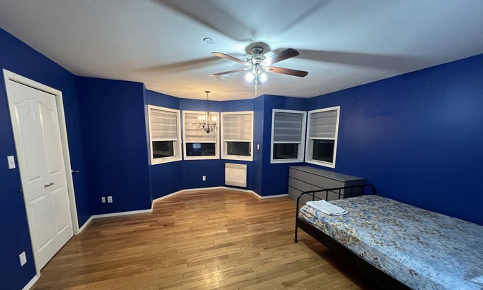 Courtenay House | Private room with private bathroom