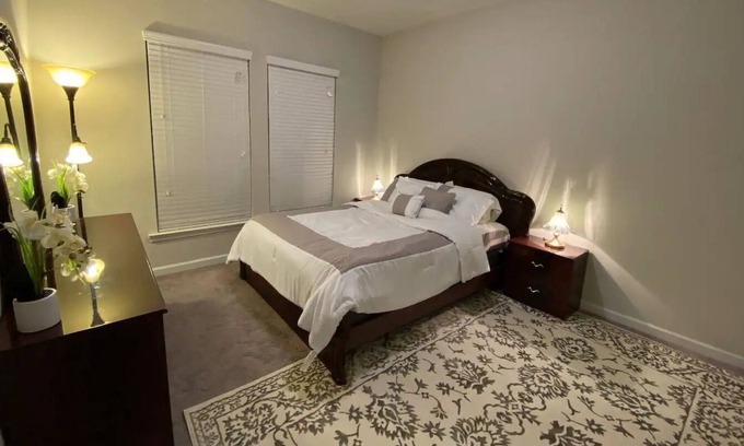 Pooler House | Private Room with private bath and private parking