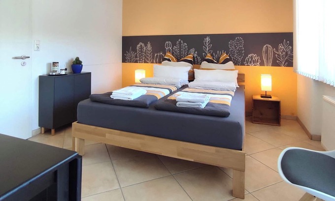 Mainz-Bingen Apartment | Private room with terrace and own access in Ockenheim am Jakobsberg