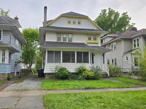 Rochester House | Private rooms in Rochester home- Near Hospitals and Universities