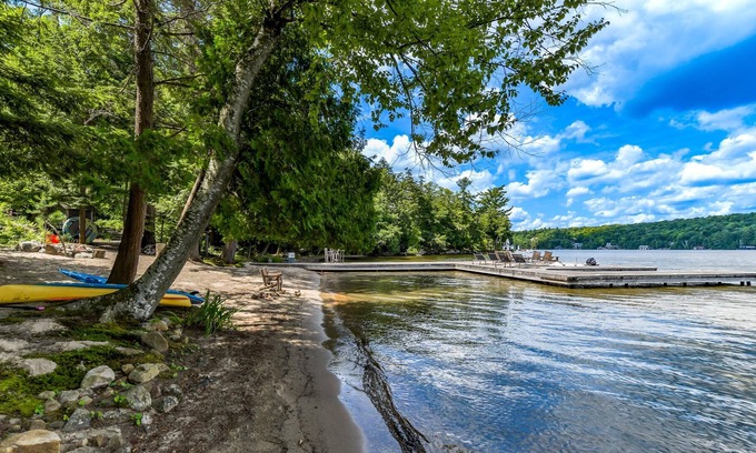 Minett Cottage | Private Rosseau Beachfront Cottage! Sunrises & Sunsets! Sleeps 15!