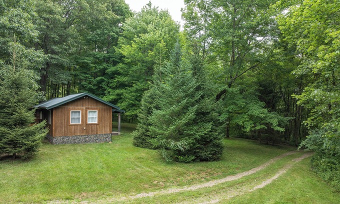 Bladensburg Cabin | Private, rural, Amish Country, sleeps 4