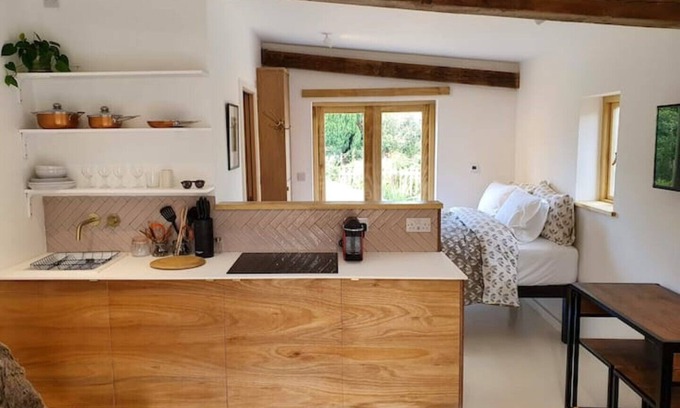 Faversham Apartment | Private rural retreat with mature gardens and pond