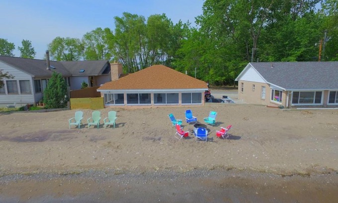 Oak Harbor House | Private Sand Beach Cottage - Sleeps 10