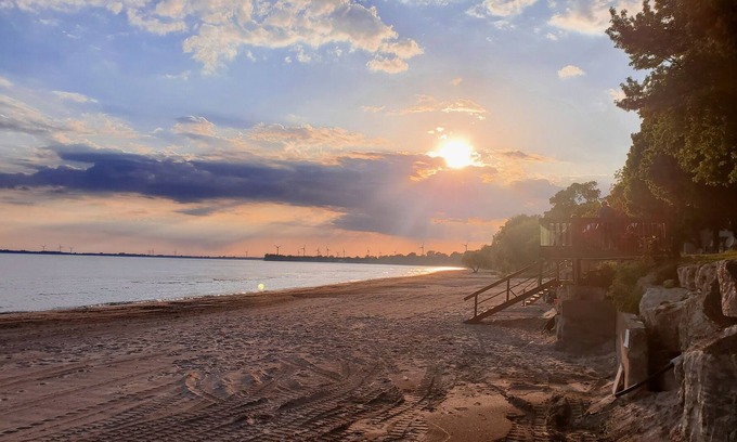 Wainfleet Cottage | Private sand beach. Lakefront. Spacious LongBeachCottages.com – Cottage #3