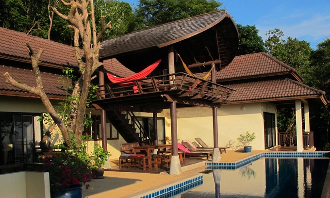 Ko Lanta Villa | Private seaview villa with infinity pool, amazing sunsets, 6 mins walk to beach.