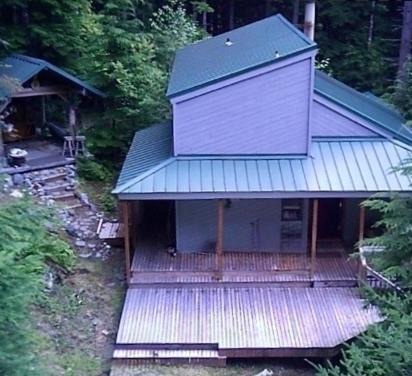 Enumclaw Ski Chalet | Private Secluded 3 BR Cabin near Mt Rainier, Sunrise & Crystal Mt Hiking