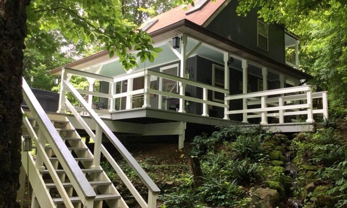 Bladensburg Cabin | Private Secluded Cabin w/hot tub