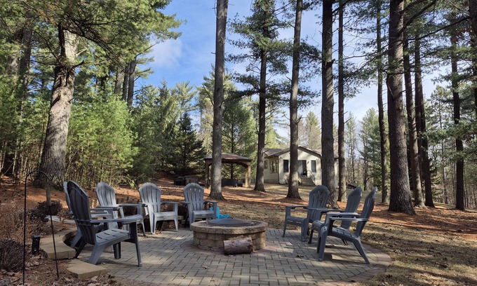 Amherst House | Private Secluded House on 12 acres, Nature Forest Retreat in Amherst, Wisconsin