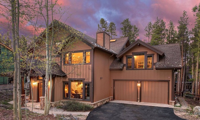 Warrior's Mark West House | Private Ski Home with 3 King 6 Queen Beds Ski Out and Free Shuttle