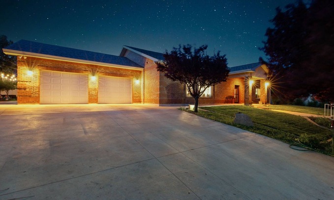Hildale House | Private, soothing 5-bedroom home with AC in charming Hildale