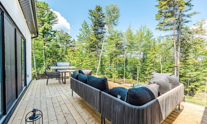 West End Ski Chalet | Private Spa,Pool,Sauna | Hiking | Le Montagnard
