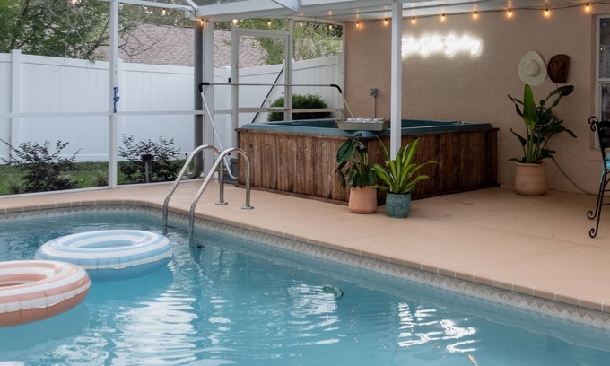 Citrus Springs House | Private Spa/Heated Pool! Firepit, Pool/Game Tables-Near Crystal & Rainbow Rivers