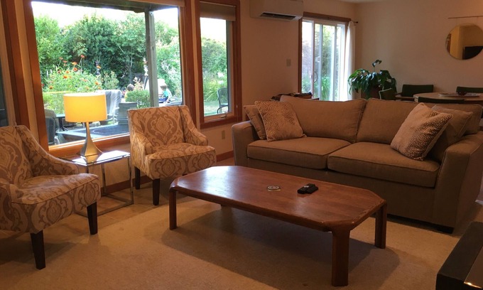 Corvallis House | Private, spacious, 2 bedroom, 1 bath, full kitchen, peaceful garden close to OSU